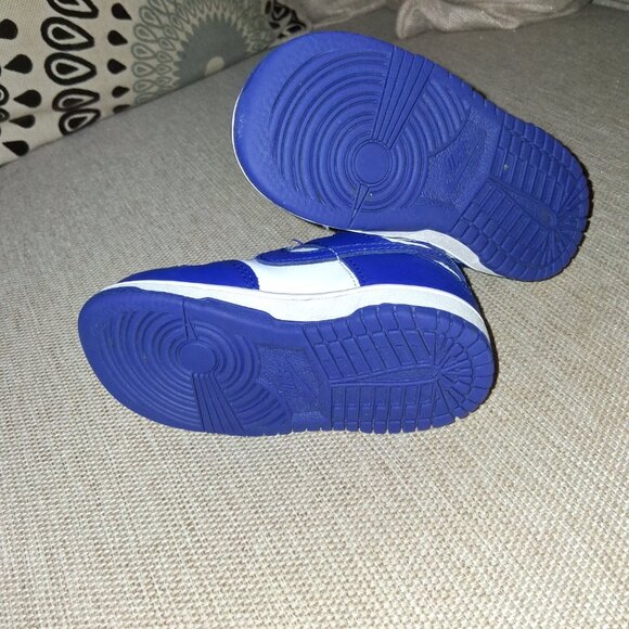 Nike Dunks Low Sneakers in Blue and White - Picture 6 of 6